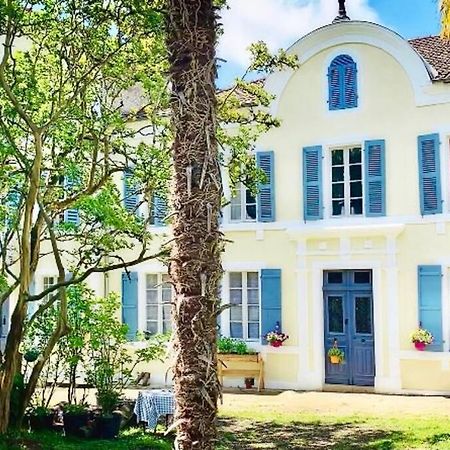 La Roulotte Du Chateau De Framboise Dumes Extérieur photo